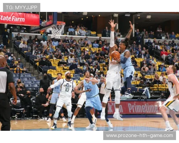 莫兰特反击中上演360度暴扣，灰熊点燃全场